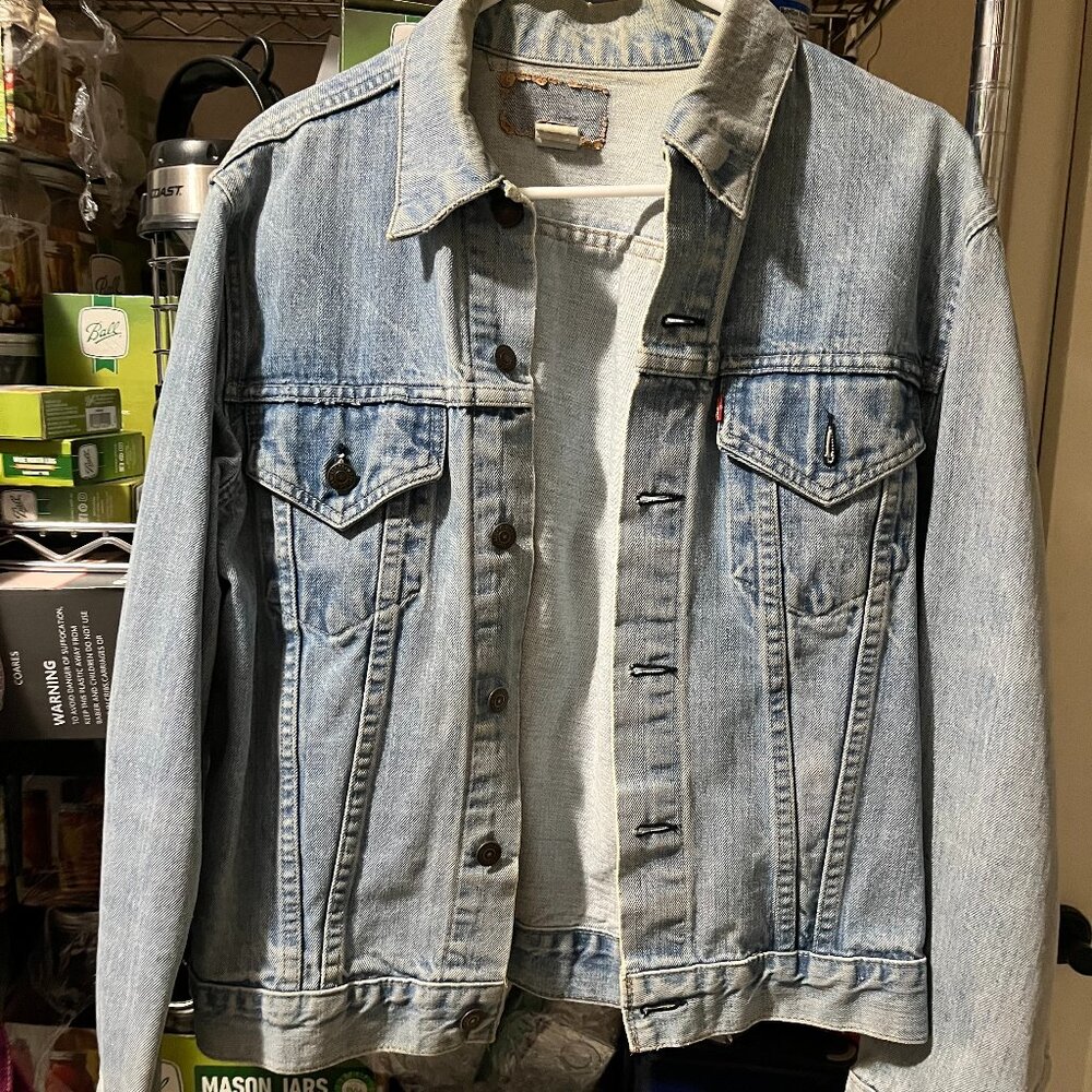 Authentic Levi's Denim Jacket - Picture 1 of 7